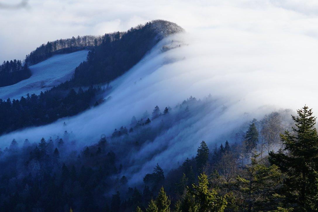 寒潮暴雪大风三预警齐发 南方地区雨雪天气如约而至